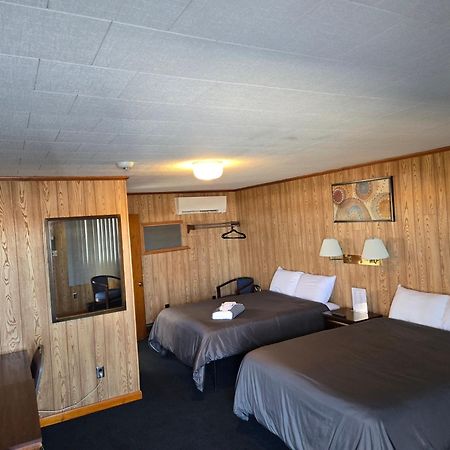 Russell'S Motel Caribou Exterior photo