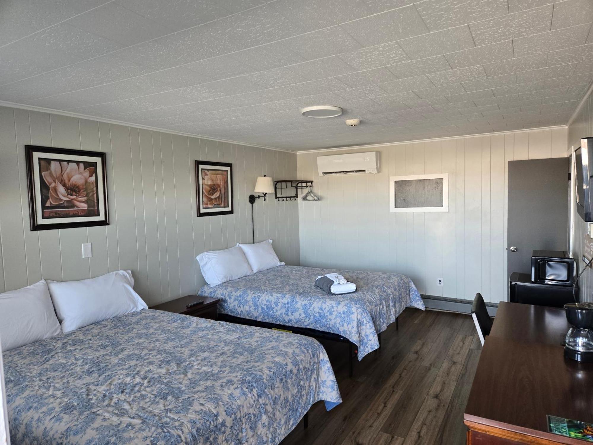 Russell'S Motel Caribou Exterior photo